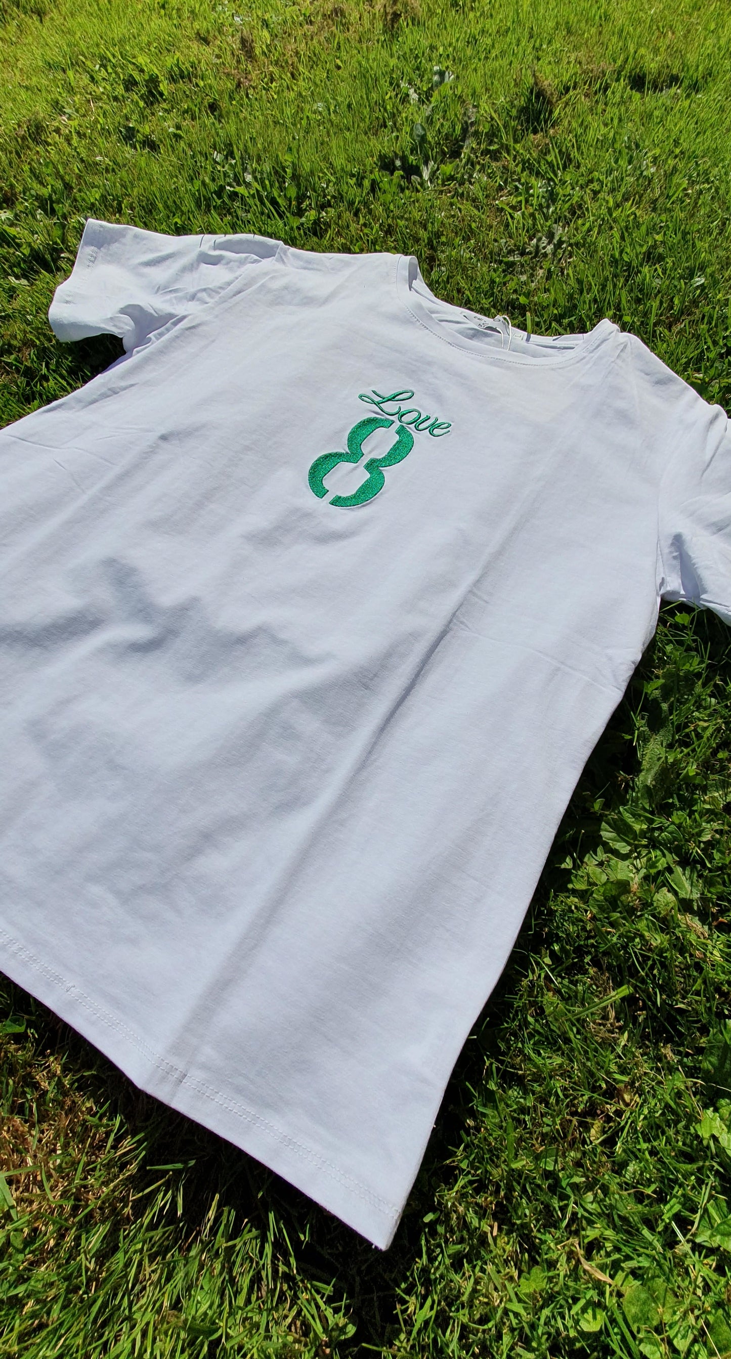 Tee-shirt blanc inscription Love
