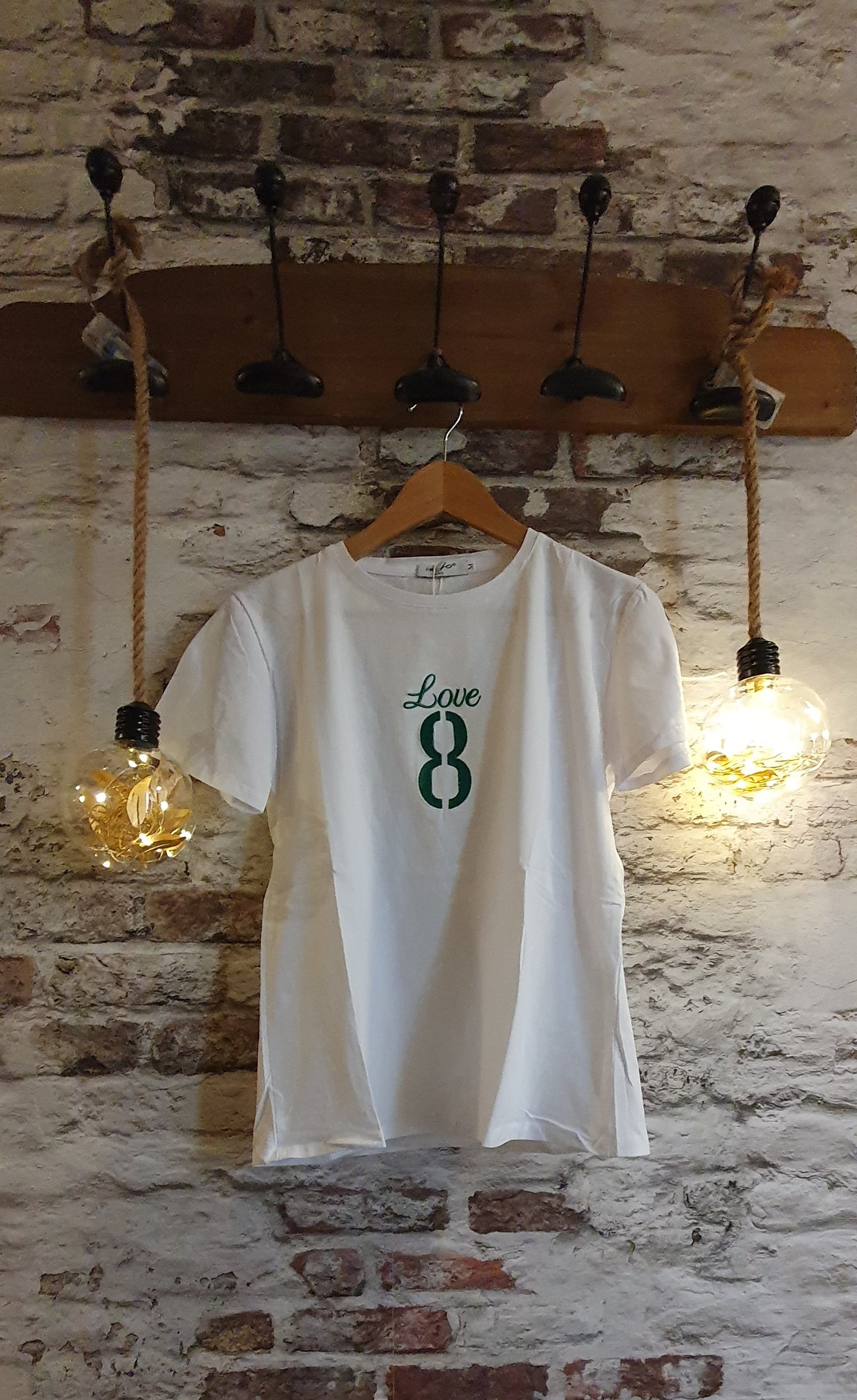 Tee-shirt blanc inscription Love