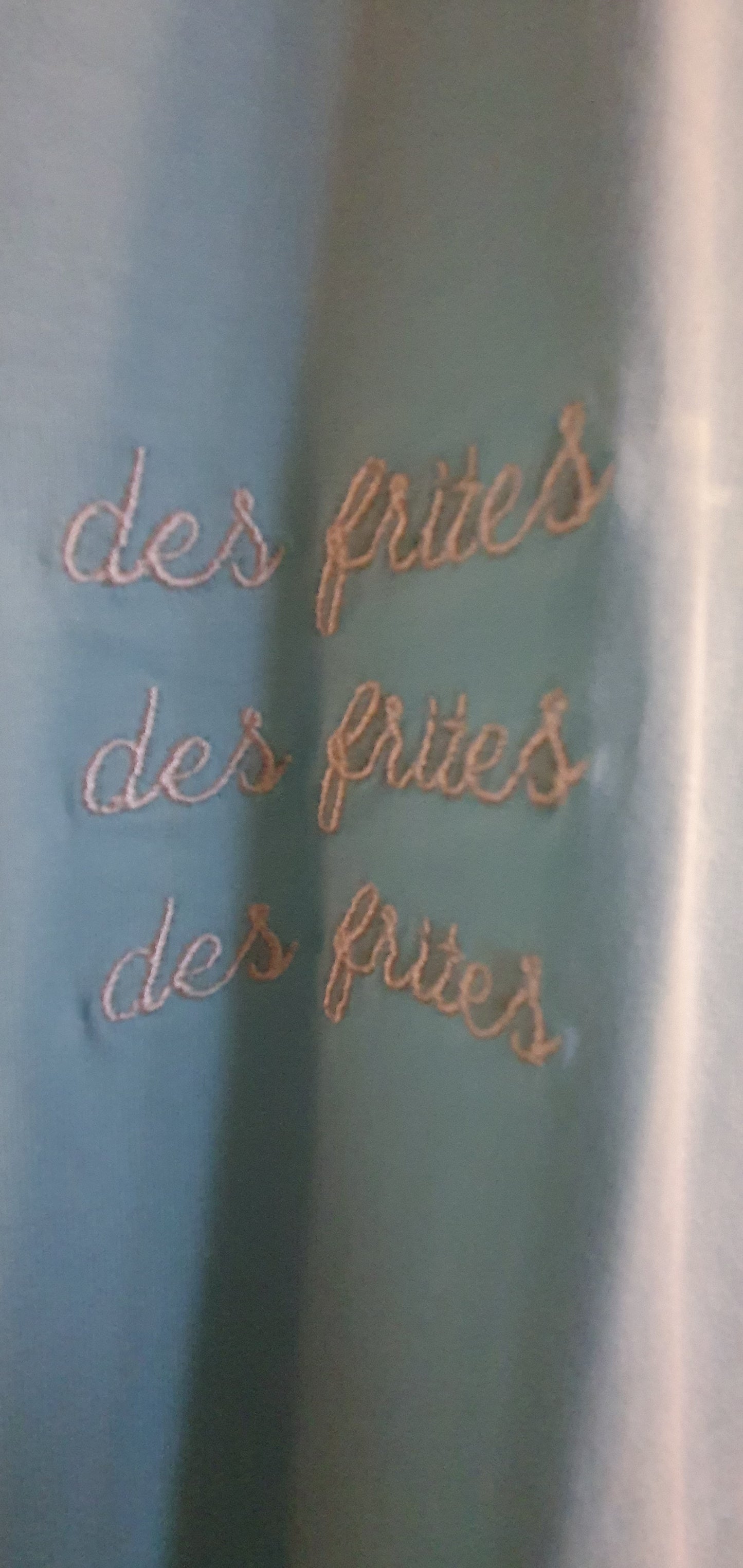 Tee-shirt turquoise avec inscription des frites des frites