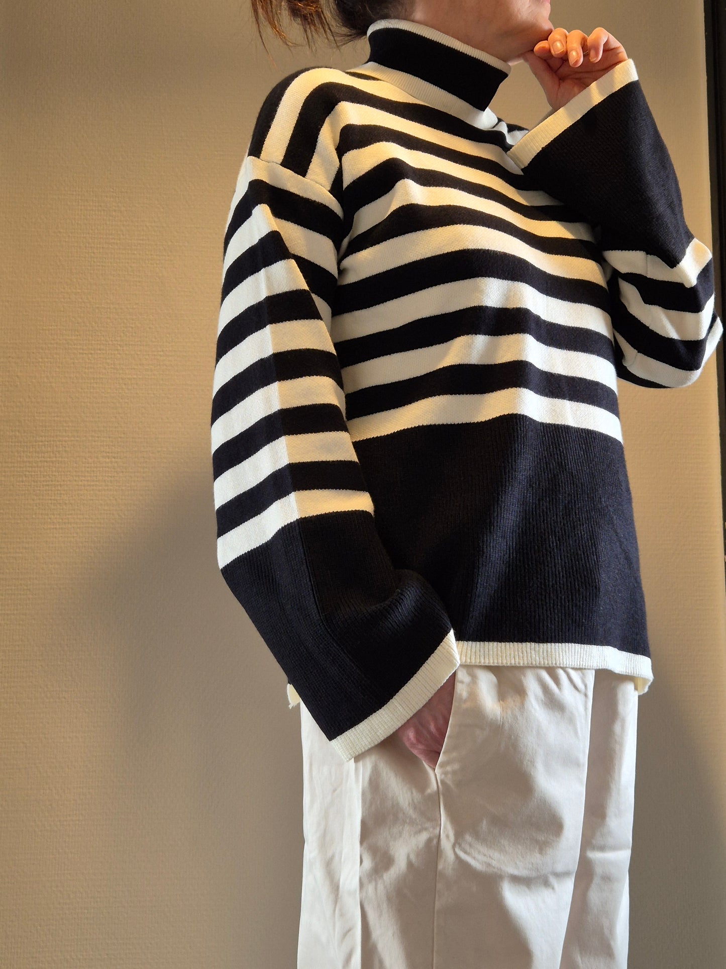 Pull rayé noir et blanc à col roulé