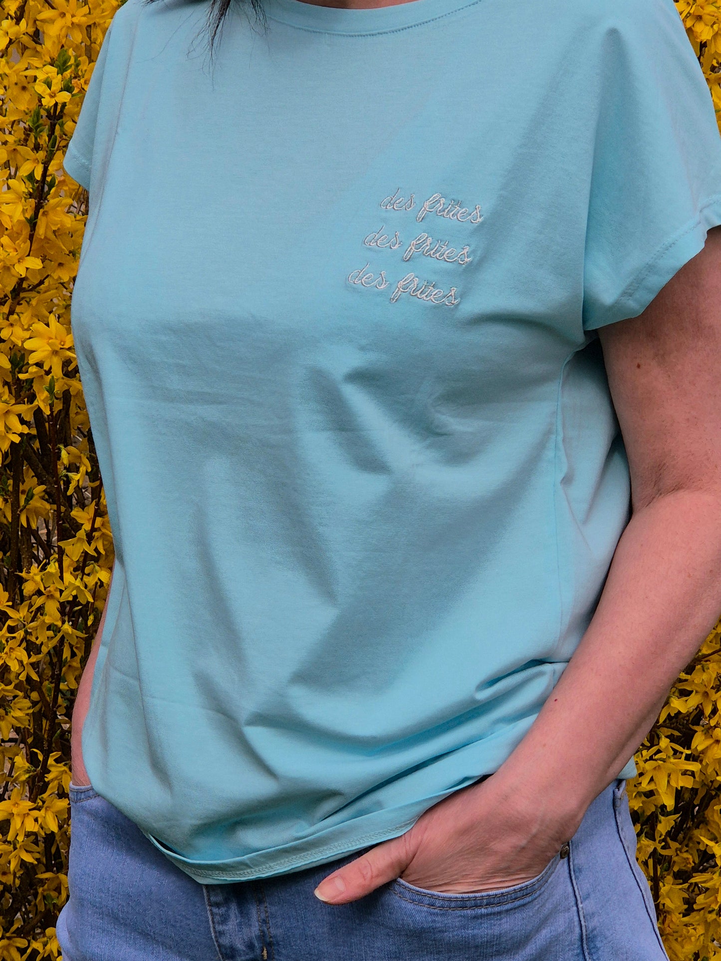Tee-shirt turquoise avec inscription des frites des frites