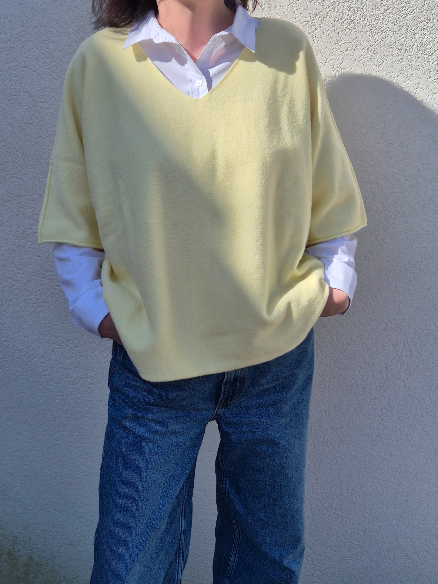 Pull jaune pastel manches courtes
