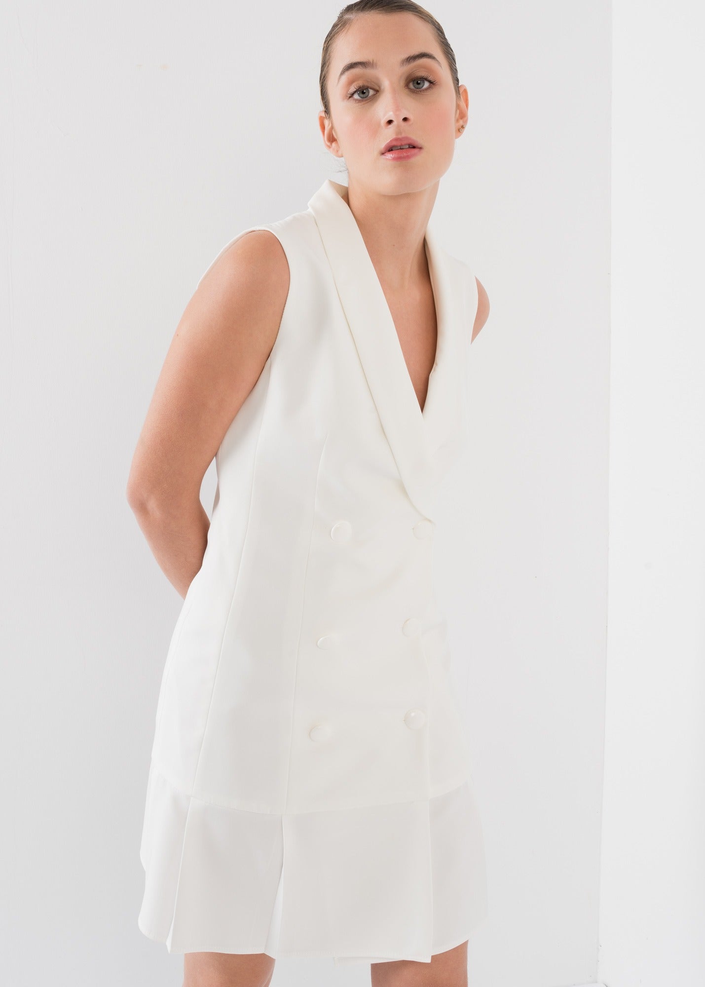 Robe blanche blazer plissée
