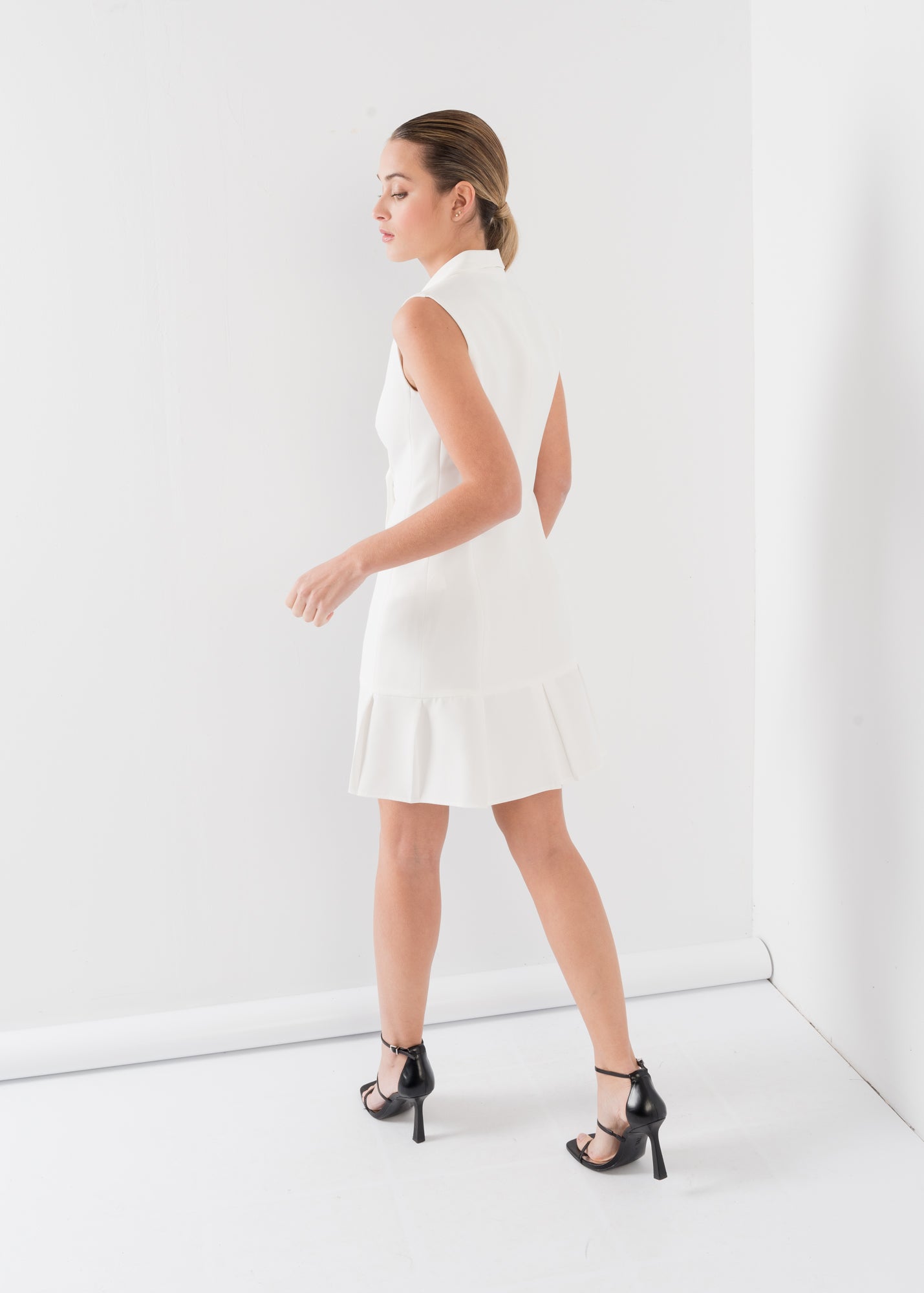 Robe blanche blazer plissée