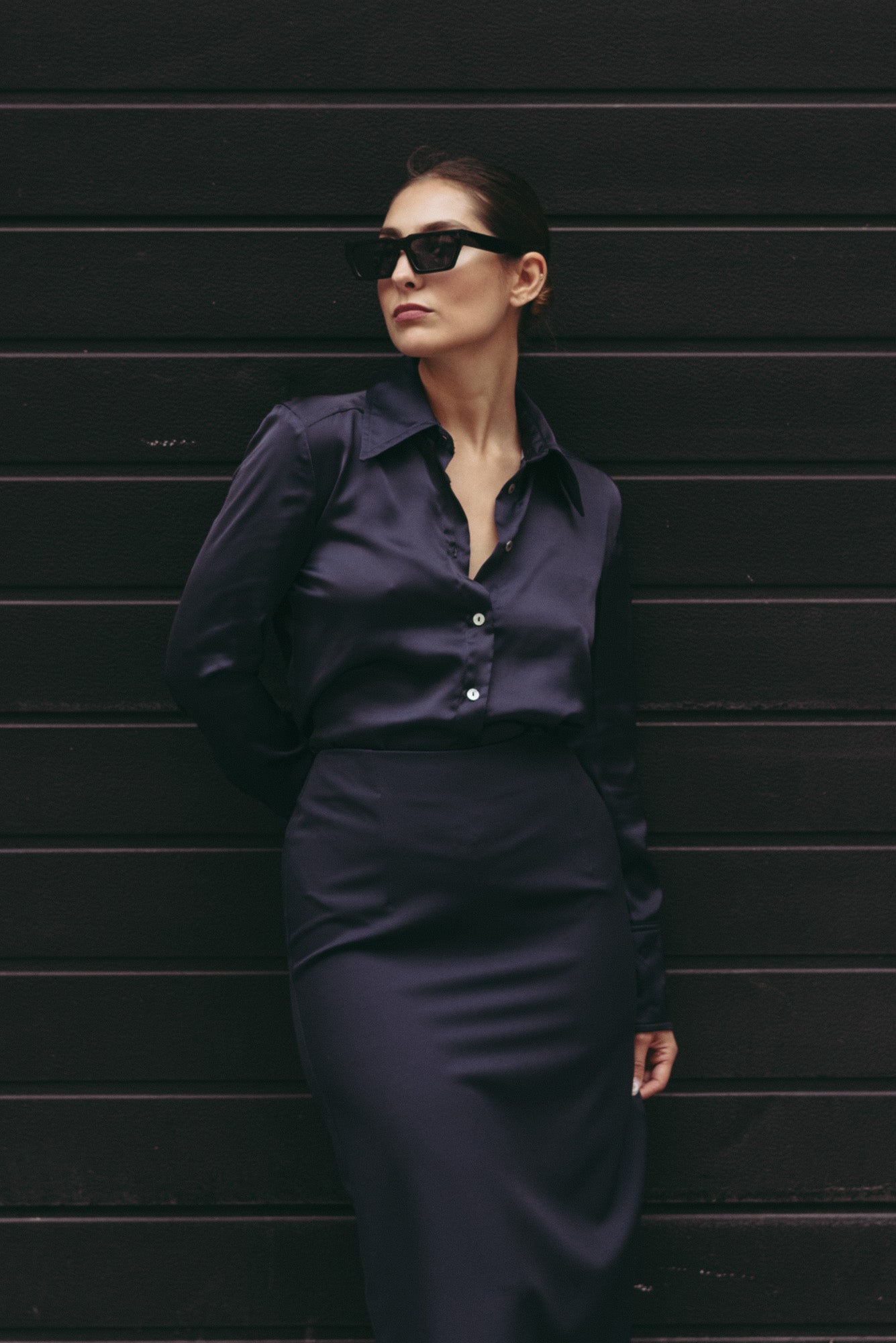 Chemise en satin bleu marine