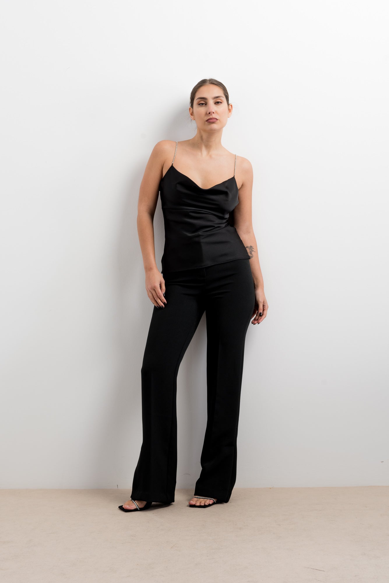 Haut en satin noir
