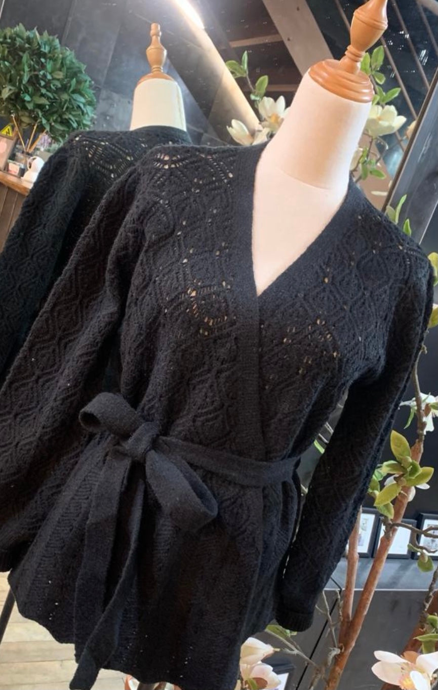 Magnifique gilet noir forme cache-cœur , tout doux .