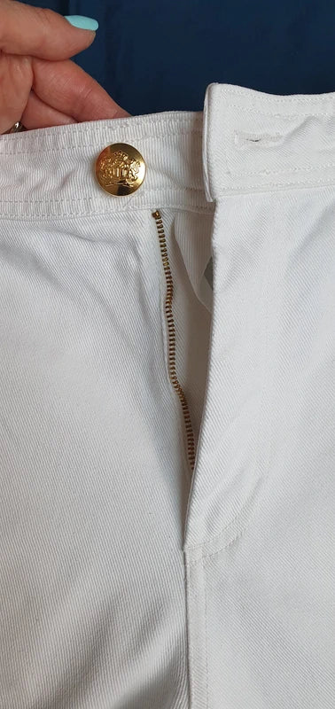 Jean Large Blanc – Finition Effilochée & Bouton Bijou