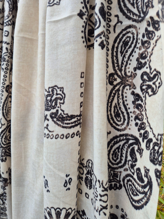 Foulard beige motif Paisley