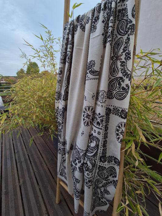 Foulard beige motif Paisley